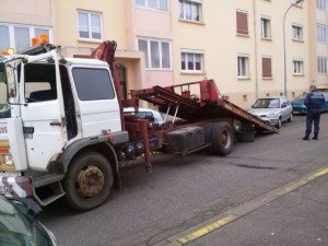 La police municipale passe à l'action sur les véhicules ventouses et épaves sur le domaine public de la commune