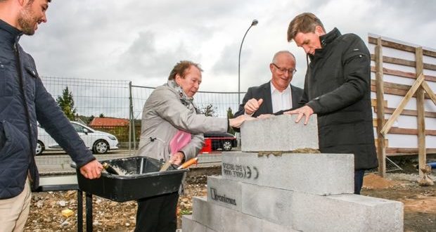 Pose de la première pierre des résidences Winston Churchill