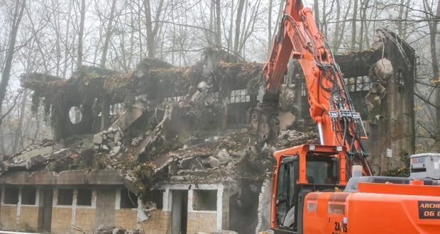 Démolition tribune Sainte Anne