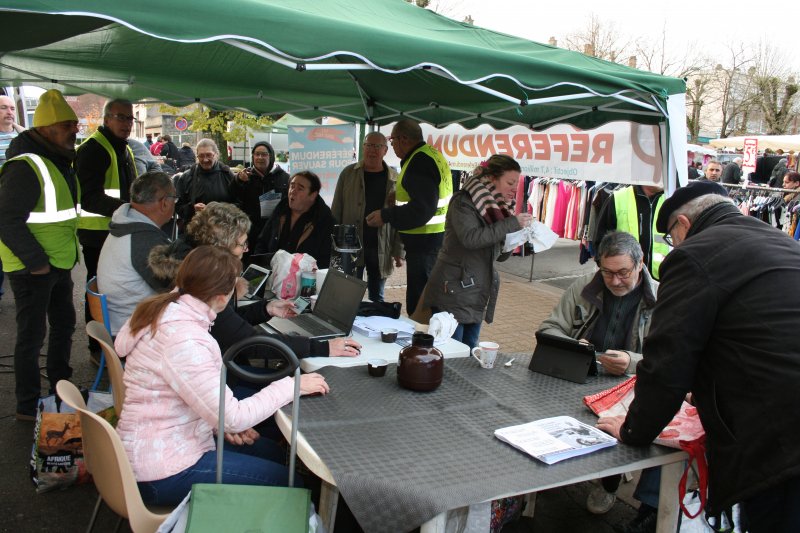 Les Gilets Jaunes sur le marché jovicien - ADP