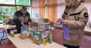 Distribution de colis alimentaires