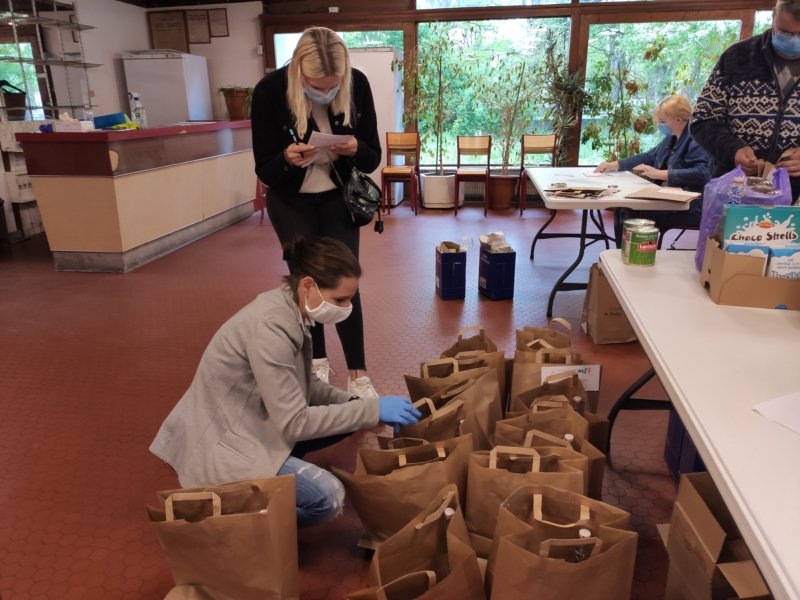 Distribution de colis alimentaires