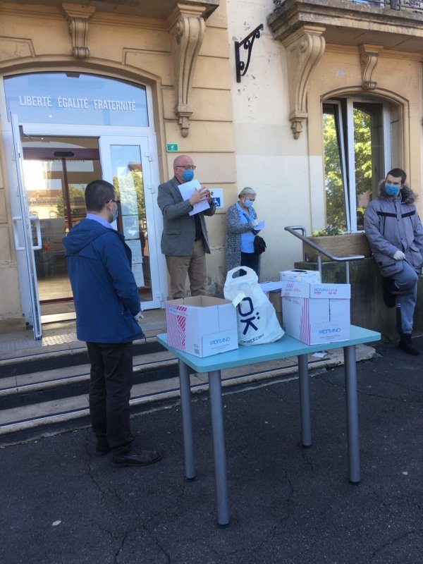 Distribution de masques aux séniors