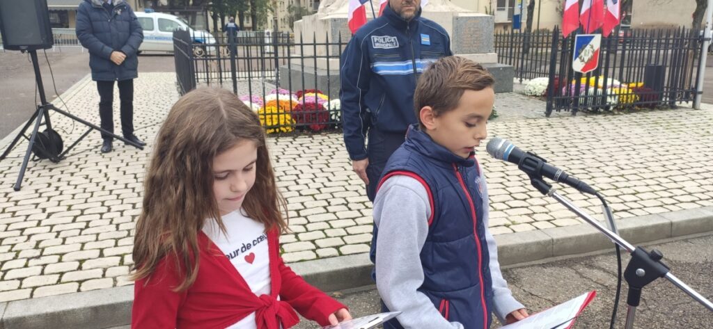 Commémoration de l'armistice avec les écoles