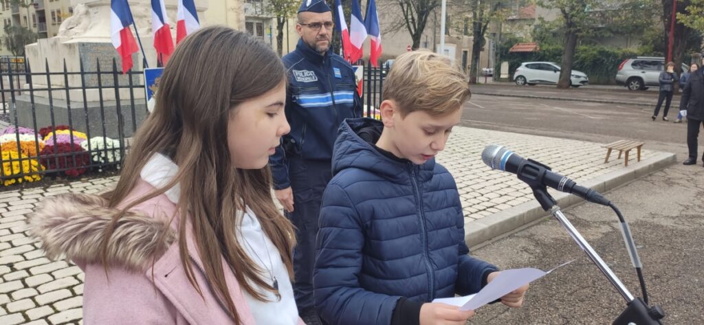 Commémoration de l'armistice avec les écoles