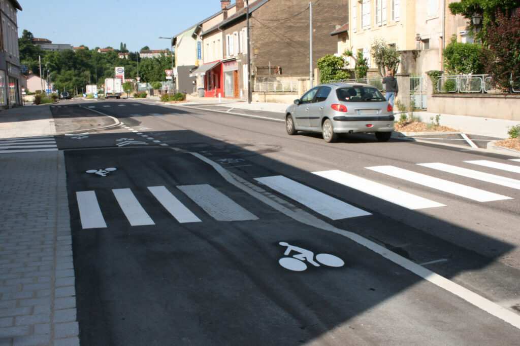 Piste cyclable, rue de Franchepré